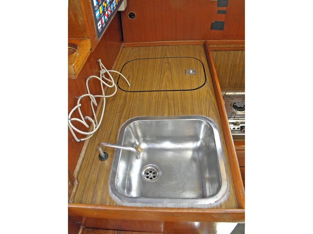 Saloon, Accommodation